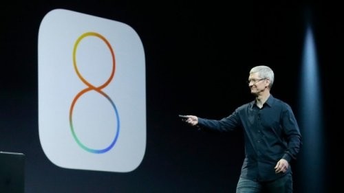 iOS 8. Phiên bản mới của iOS cho các iPhone và iPads sẽ ra mắt vào mùa thu này với nhiều tính năng mới. Bàn phím có thể dự báo việc gõ chữ, cho phép dự báo từ kế tiếp và có thể điều chỉnh các gợi ý dựa trên người mà bạn đang định giao tiếp. Thư có thêm một số gợi ý, như lướt một email để xóa thư đó. Các thông báo sẽ cung cấp chia sẻ vị trí, khả năng để câm và một tính năng nhấp để nói (Tap-to-Talk) cho phép bạn gửi các đoạn âm thanh. Các thông báo được kích hoạt cho phép bạn trả lời các thông báo mà không phải rời ứng dụng bạn đang sử dụng.